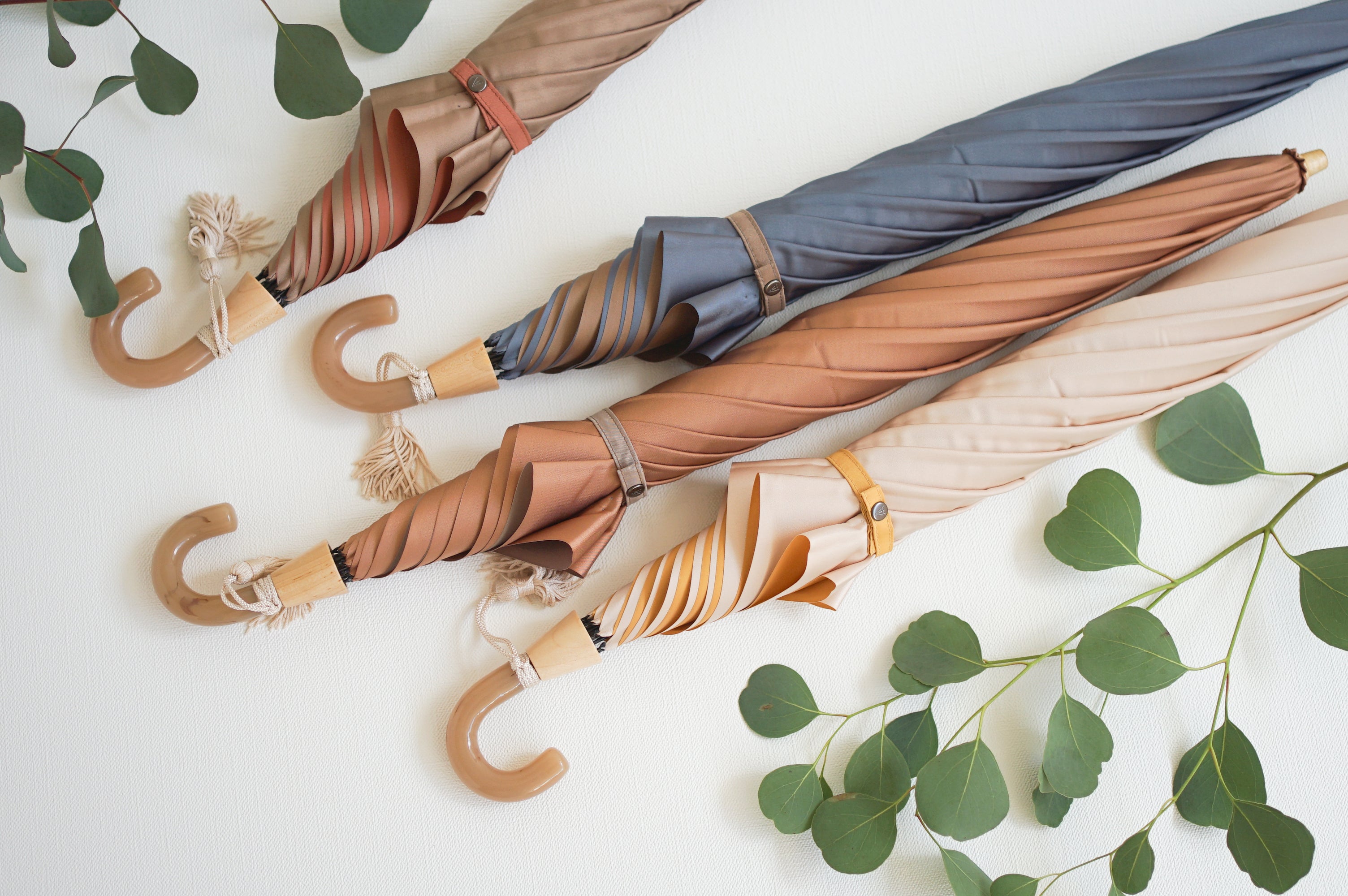 折りたたみ傘 レディース 雨傘 小幅の甲州織生地ならではの、2色の組み合わせ