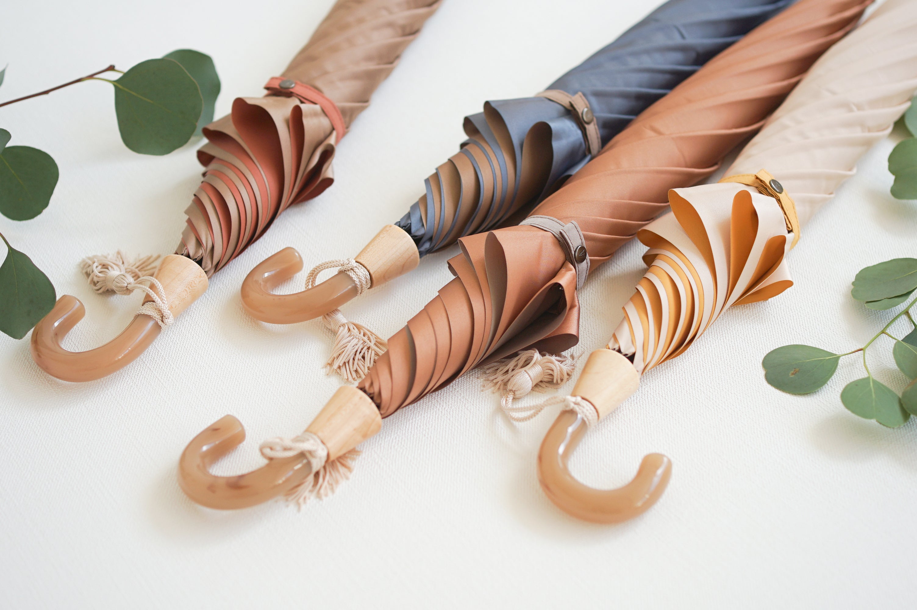 折りたたみ傘 レディース 雨傘 小幅の甲州織生地ならではの、2色の組み合わせ