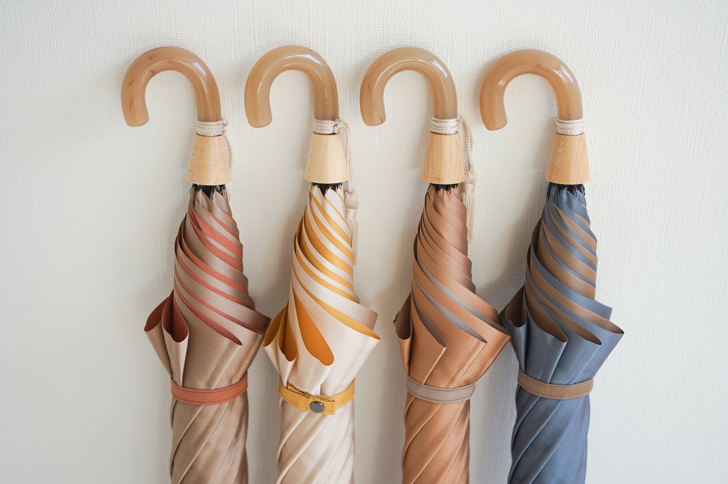 折りたたみ傘 レディース 雨傘 アクリルと天然木の組み合わせが上品なハンドル