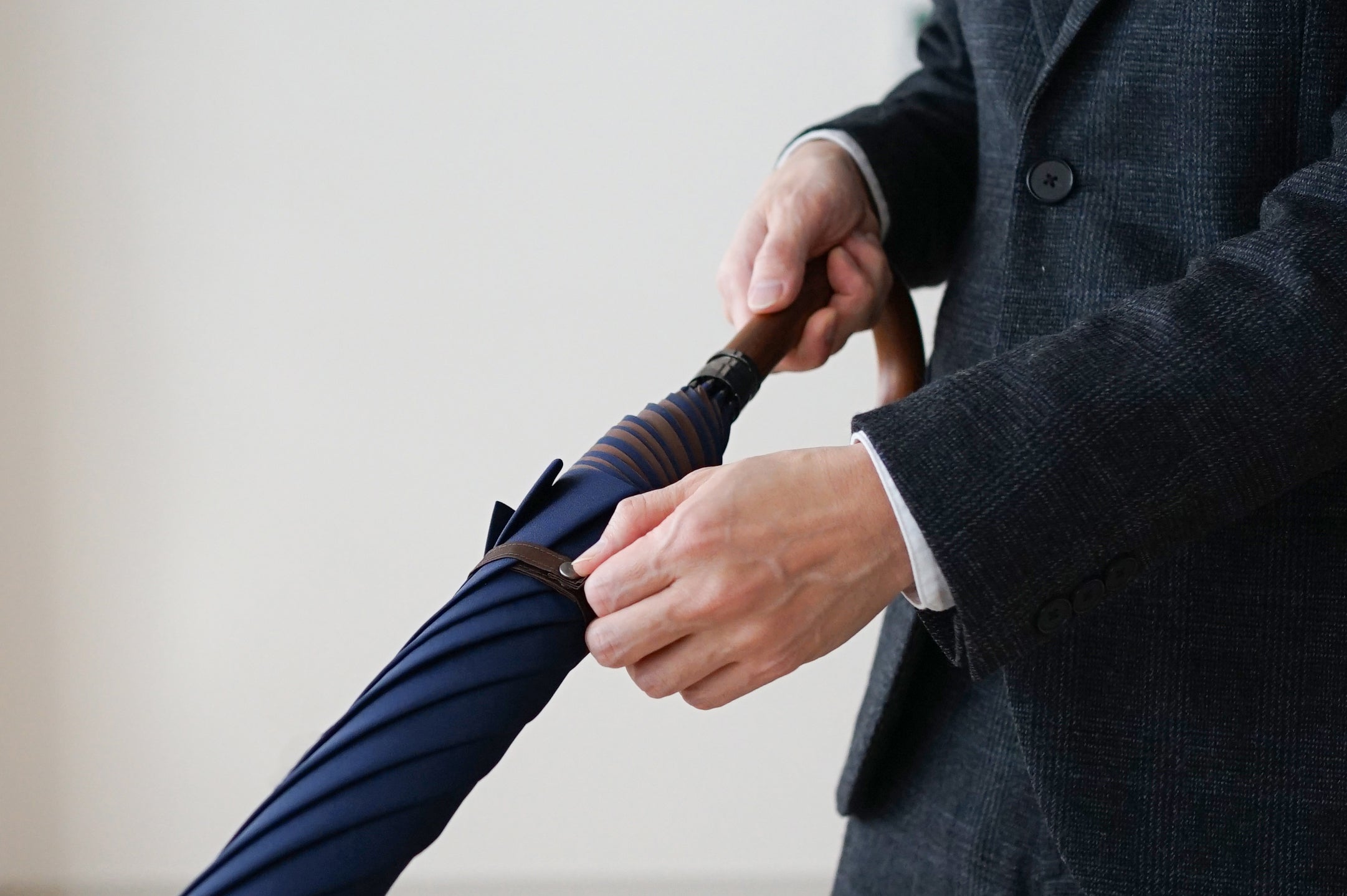 長傘 メンズ 雨傘 希少な小幅のシャトル織機で織り上げた織物