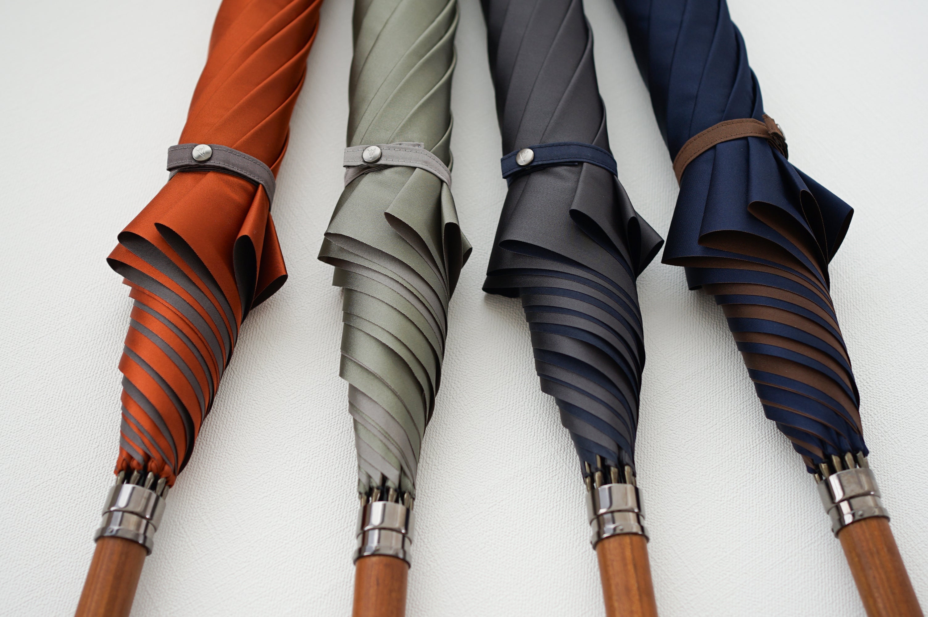 長傘 メンズ 雨傘 染色する糸の色にこだわり、ユニセックスでもお使いいただけるカラー