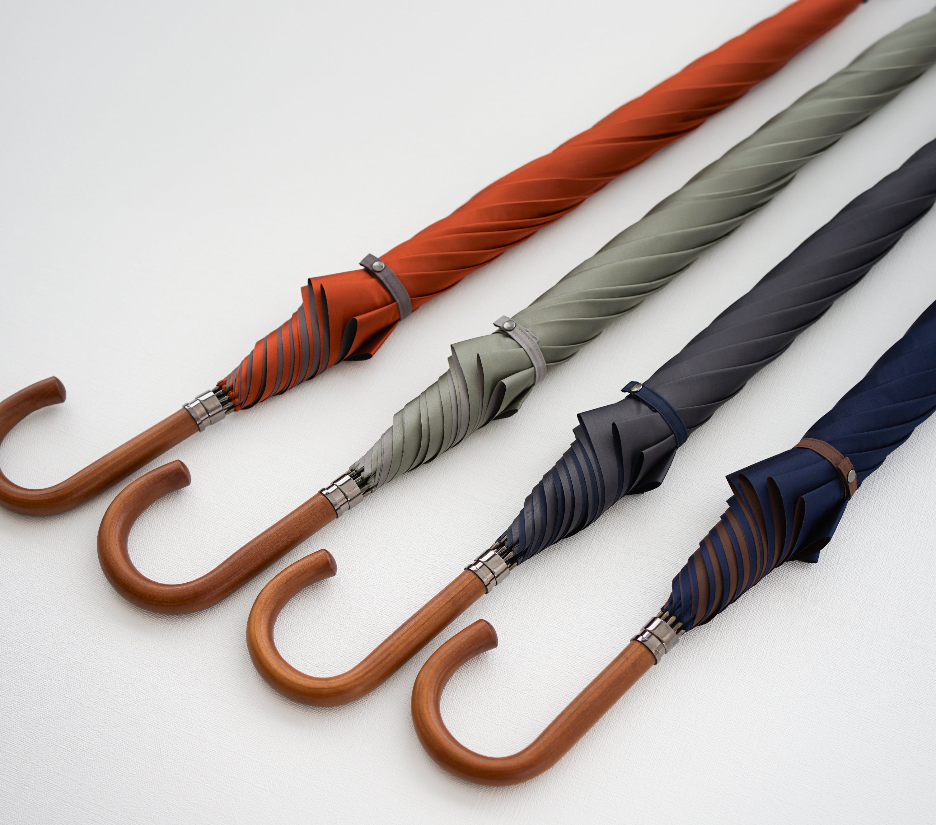 長傘 メンズ 雨傘 染色する糸の色にこだわり、ユニセックスでもお使いいただけるカラー