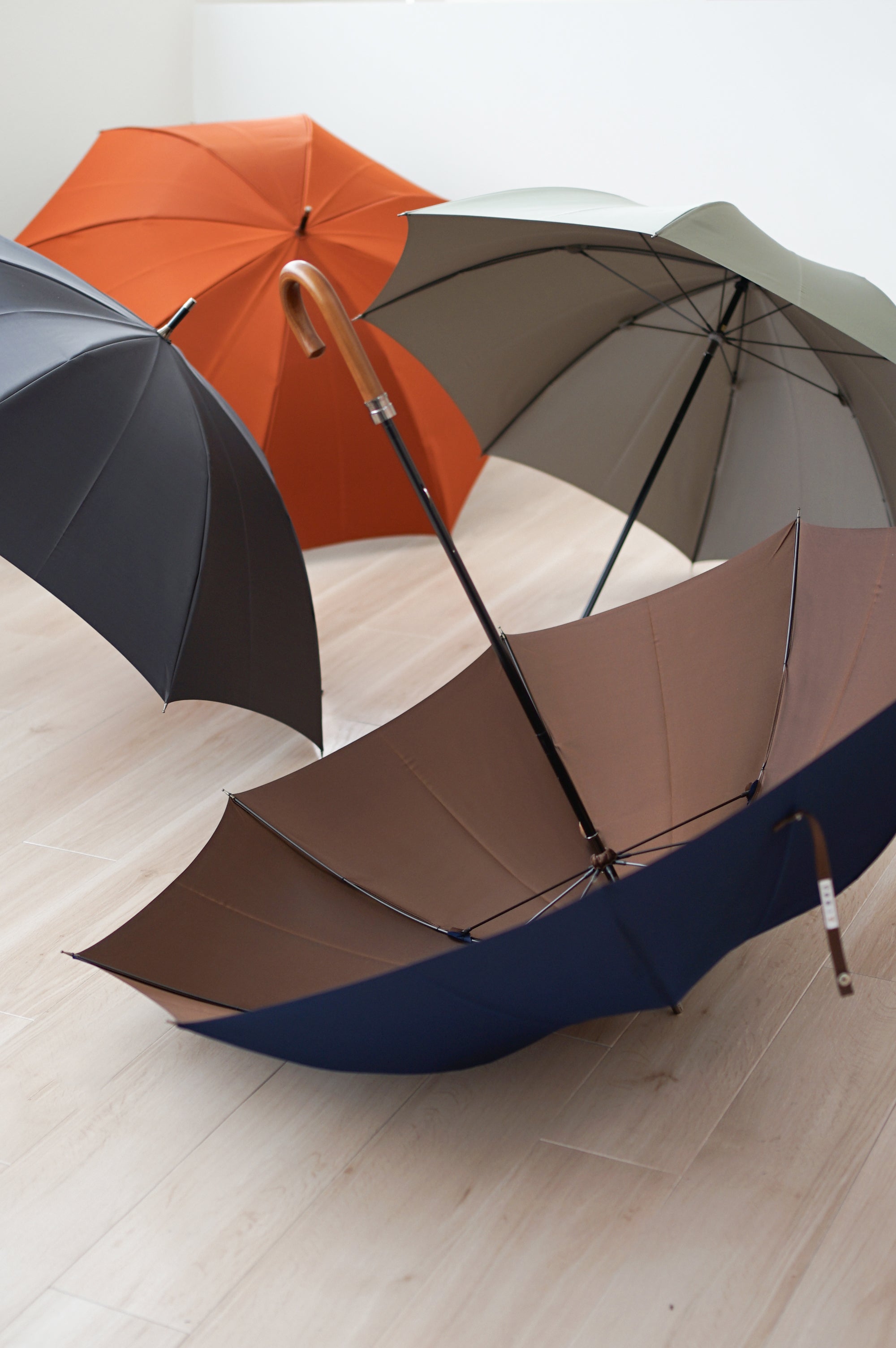 長傘 メンズ 雨傘 小幅の甲州織生地ならではの、2色の組み合わせ